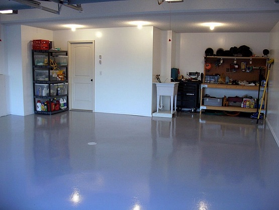 Painting-concrete-floors-in-garage-with-light-blue-paint
